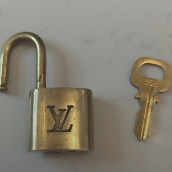 LV Lock & key #308 - Picture 3 of 3